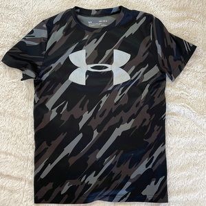 UA Loose fit tshirt